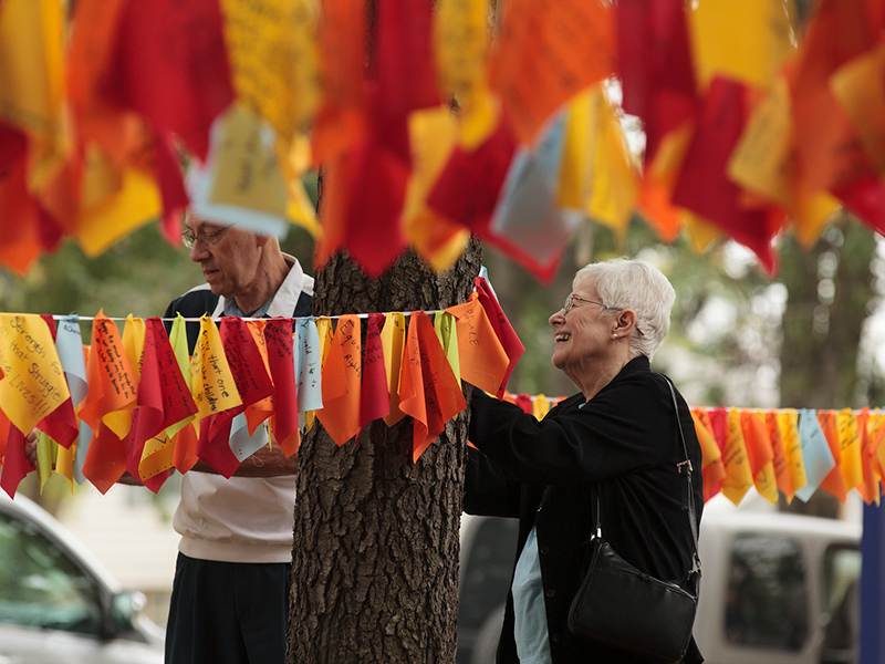 Alumni couple hanging up prayer flags.